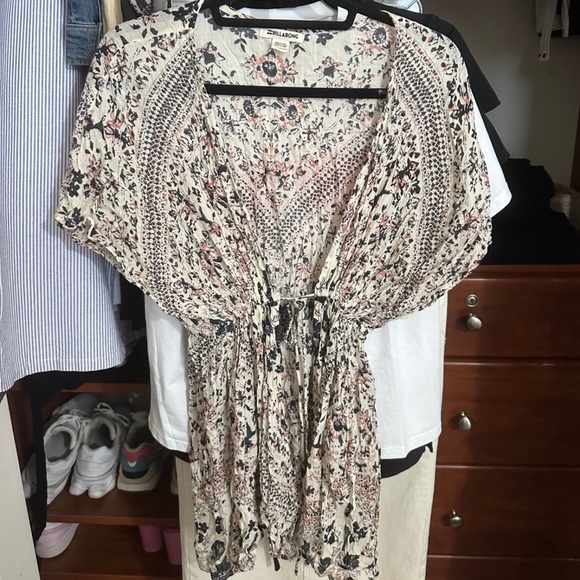 Billabong beach coverup - Picture 1 of 3
